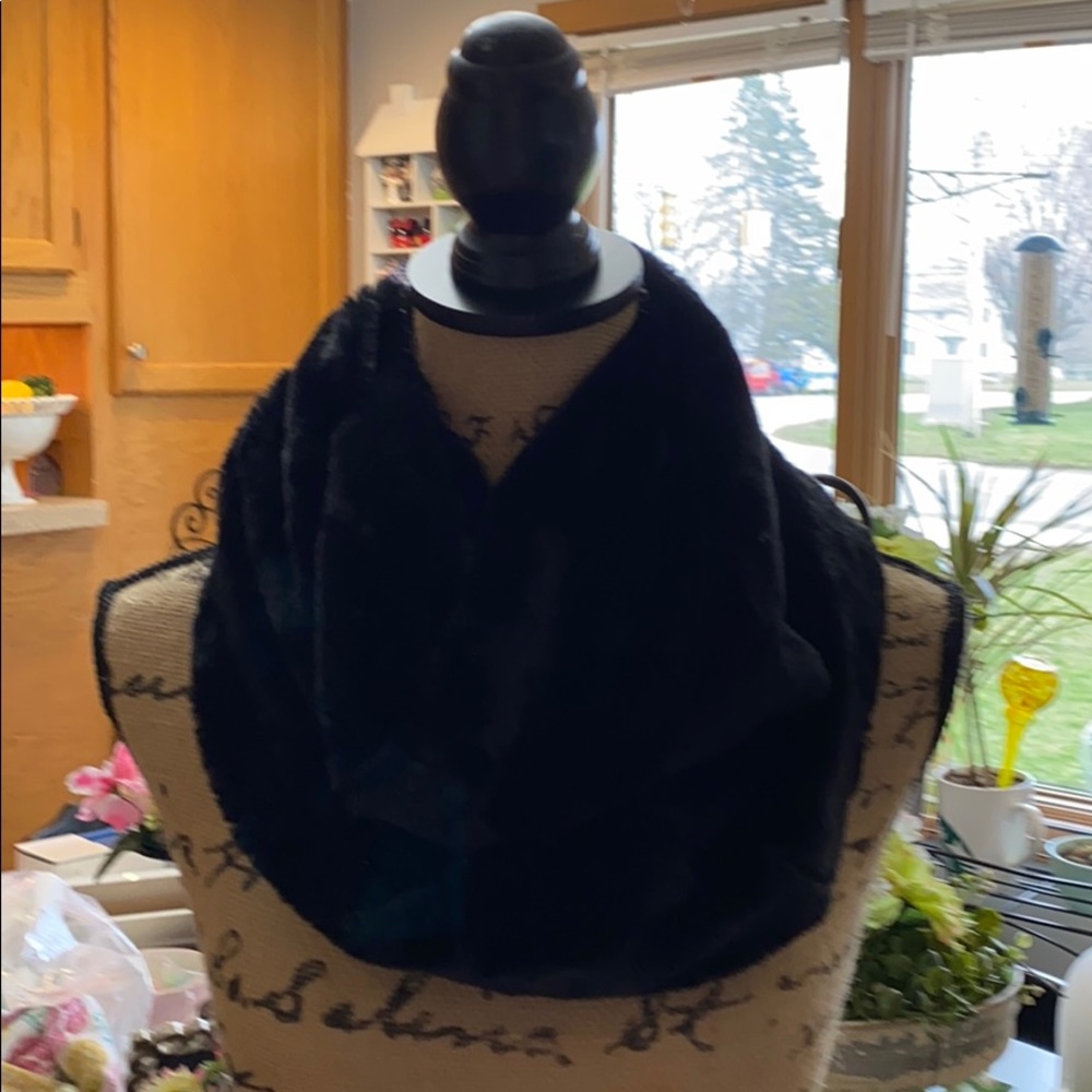 Faux fur scarf 🧣NWT